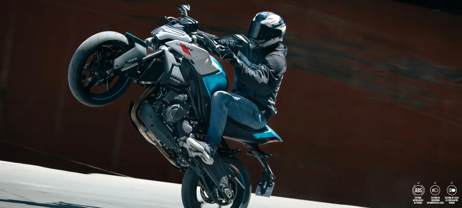 Foto CFMOTO 450NK